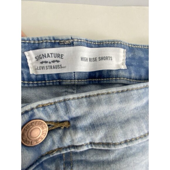 Levis Signature Womens Shorts Adult Plus Size 22 Light Wash Denim Cut off - Picture 9 of 9